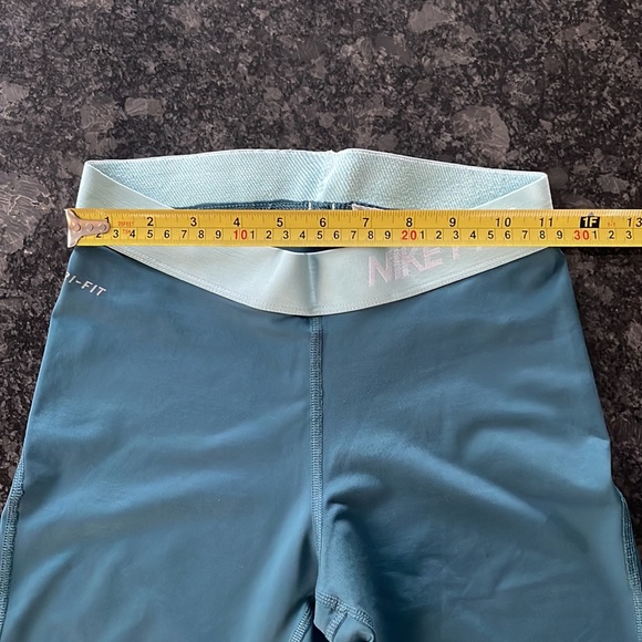 Nike Pro - DriFit Turquoise Capri Legging - Picture 3 of 5